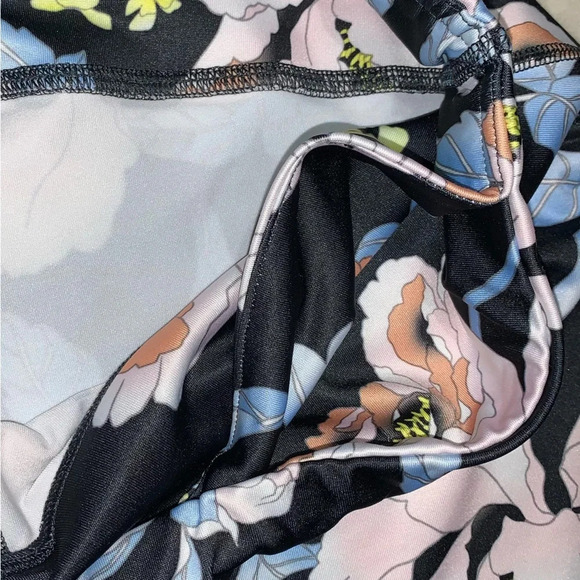 Mono B NWOT Floral Print Athletic Cropped Leggings size 1X - Picture 6 of 9